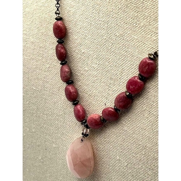 Peach Blossom Jade Beaded Necklace & Rose Quartz Pendant - Picture 3 of 7